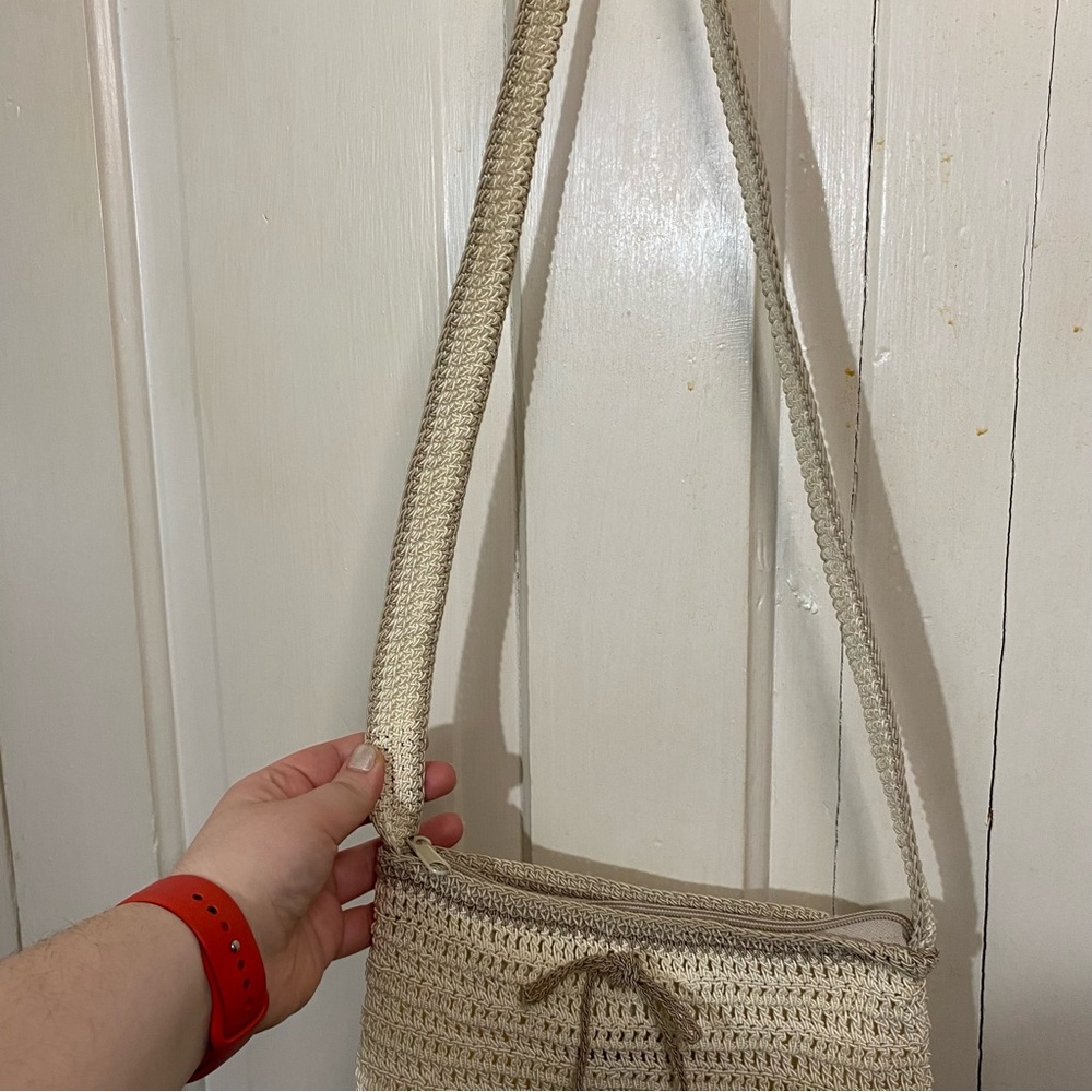 CHATEAU | Handmade in China Crochet Tan Crossbody Bag with Bow - Picture 4 of 11
